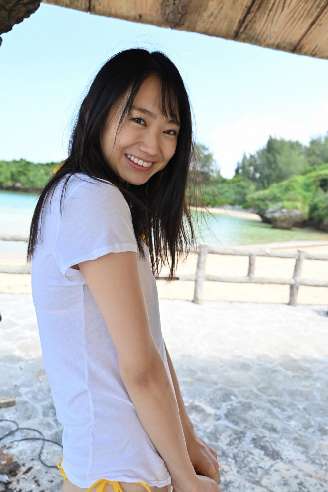 相沢菜々子 スタイル抜群な水着グラビア画像！