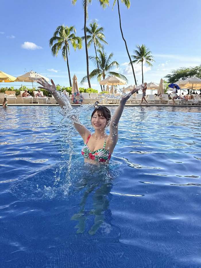 鈴木優香 ちょっと脱ぎすぎ水着グラビア画像！