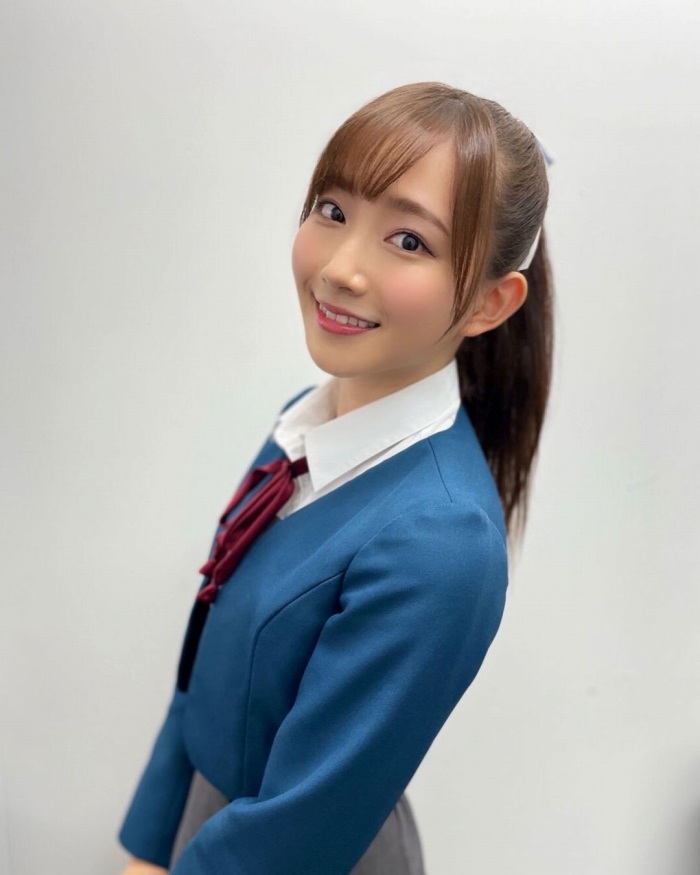 青山なぎさ 激かわな生脚＆タンクトップ画像！