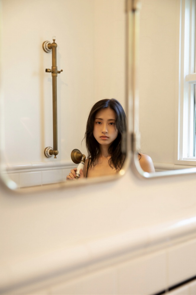 澄田綾乃 はみ出るFカップの水着グラビア画像！