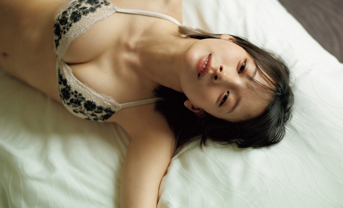 岡田紗佳 ぷるぷるGカップ水着グラビア画像！