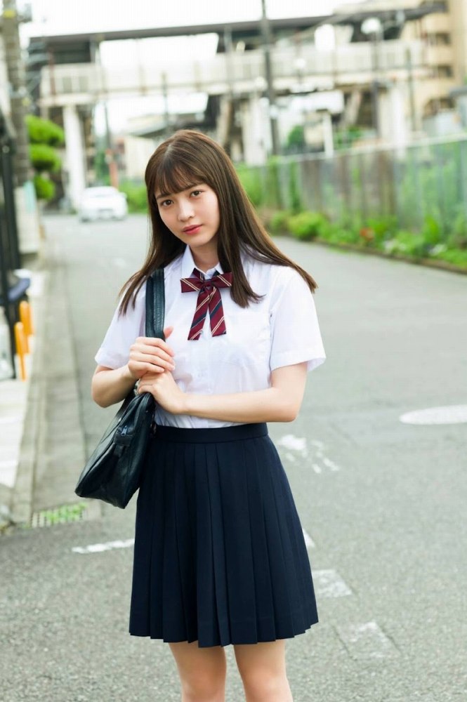 黒嵜菜々子 ふわふわボインの水着グラビア画像！