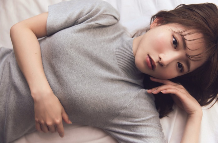 青山なぎさ 激かわな生脚＆タンクトップ画像！