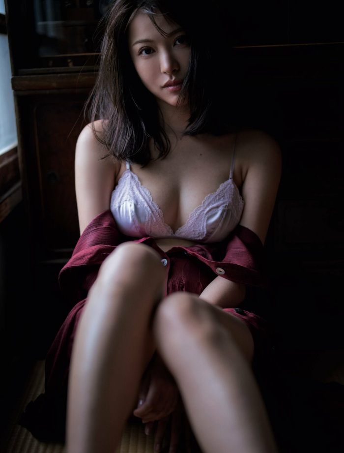 鈴木聖 Fカップが凄い水着＆下着グラビア画像！