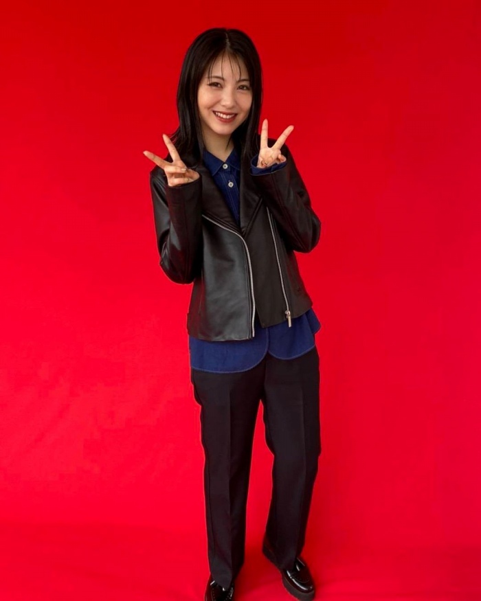 浜辺美波 鬼かわな水着＆浴衣グラビア画像！