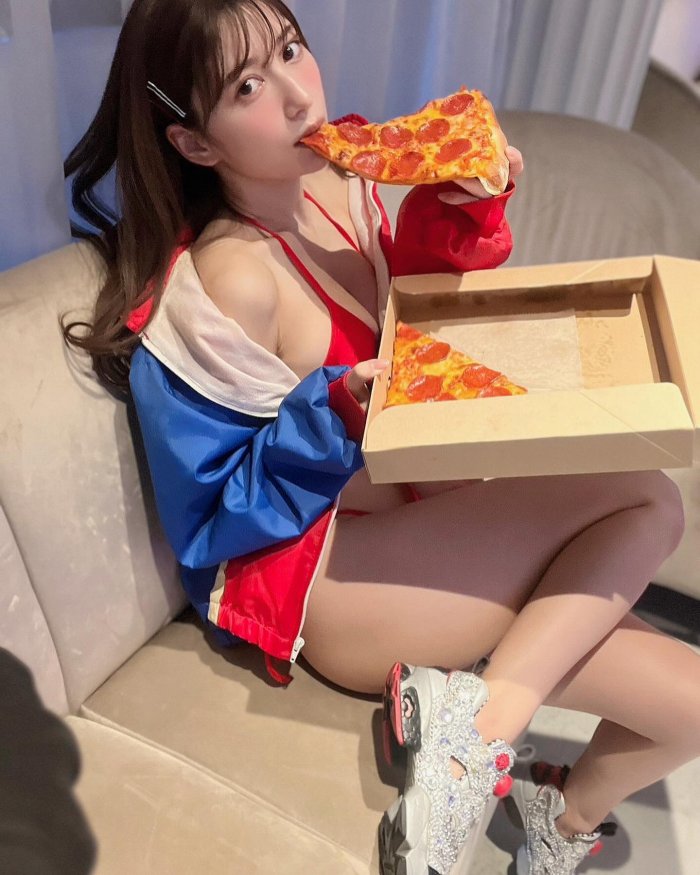 雪平莉左 グラマラス美女の水着グラビア画像！