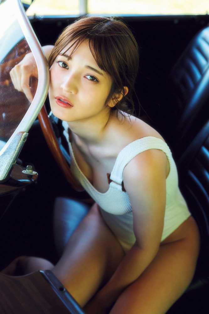 黒嵜菜々子 ふわふわボインの水着グラビア画像！