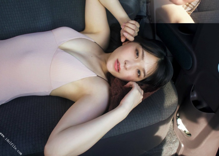 あまつまりな 脱ぎすぎ水着＆下着グラビア画像！