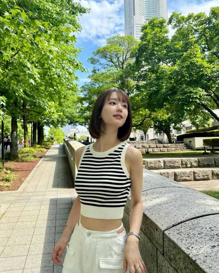 あらた唯 スタイル抜群の水着グラビア画像！