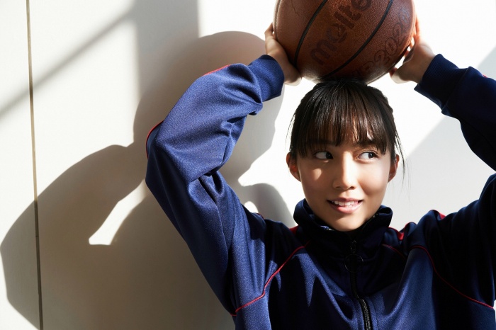 黒木ひかり むっちりバストの水着グラビア画像！