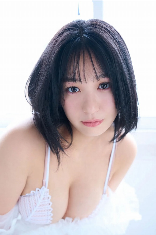 髙野真央 Gカップボインの水着グラビア画像！