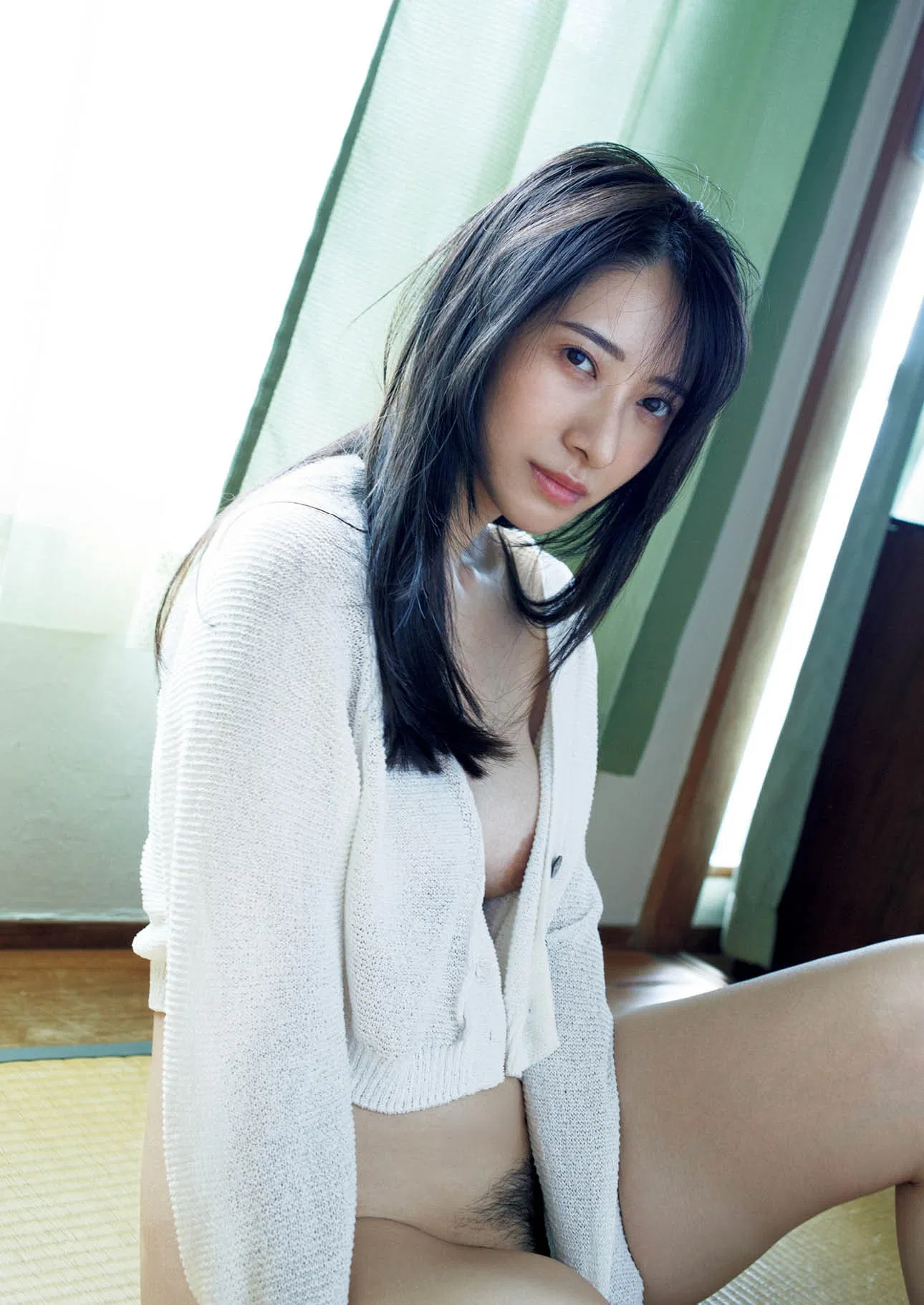 [Photobook] 染谷有香ヌード写真集「赤いアルバム 2015-2025」