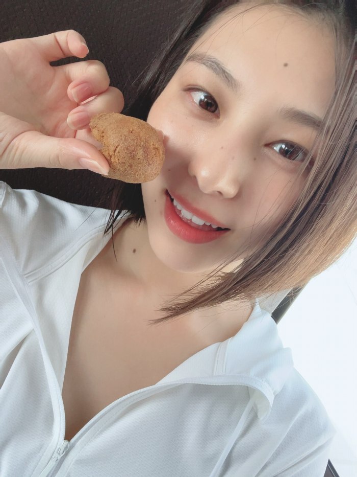 相楽伊織 けっこうボインな水着グラビア画像！