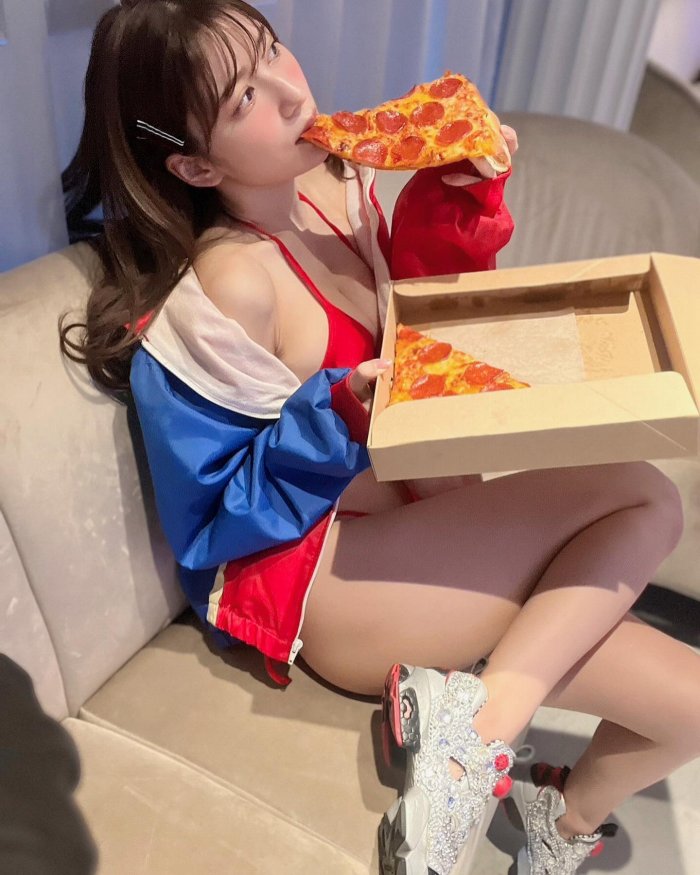 雪平莉左 グラマラス美女の水着グラビア画像！