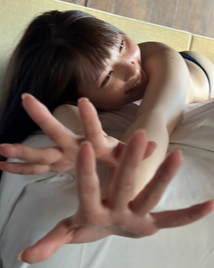 あまつまりな 脱ぎすぎ水着＆下着グラビア画像！