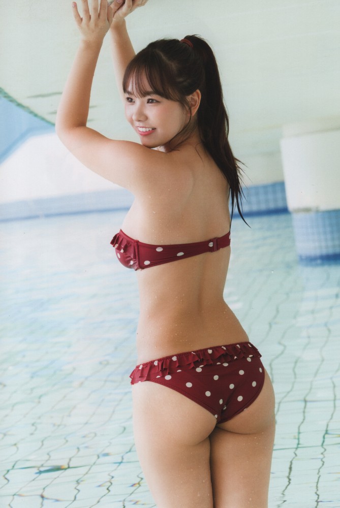 本郷柚巴 まぶしいボインの水着グラビア画像！