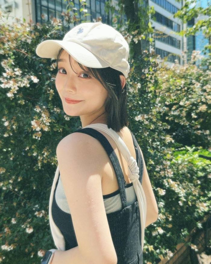 青戸しの Fカップボインな水着グラビア画像！