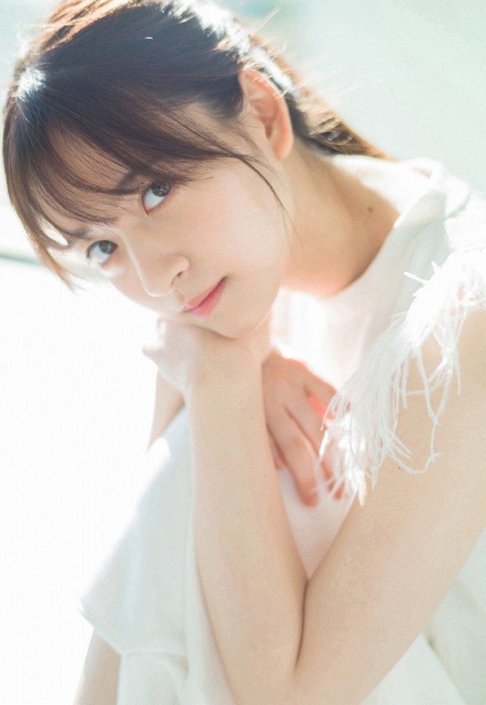 金川紗耶 美脚でスタイルが凄いグラビア画像！