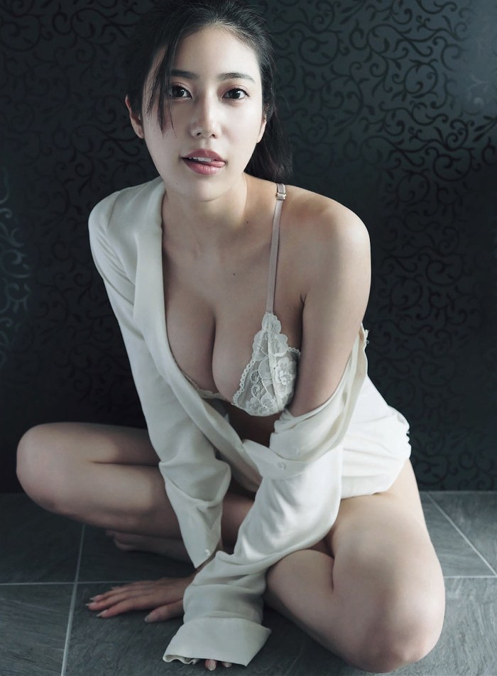 阿部なつき ボンキュッボンの水着グラビア画像！