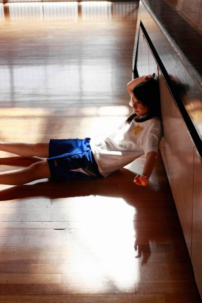 小池里奈 美尻でキュートな水着グラビア画像！