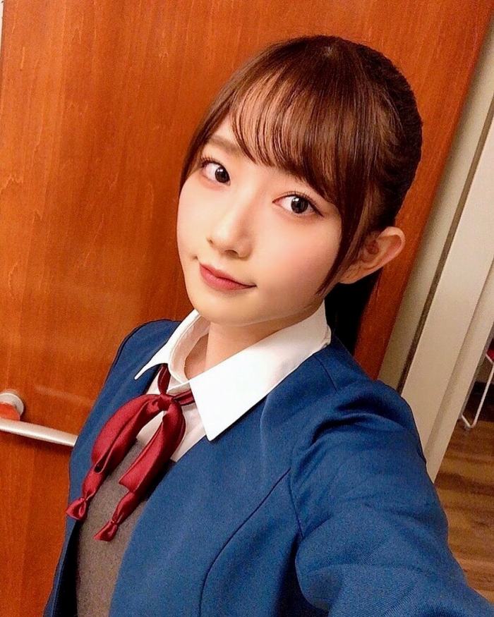 青山なぎさ 激かわな生脚＆タンクトップ画像！