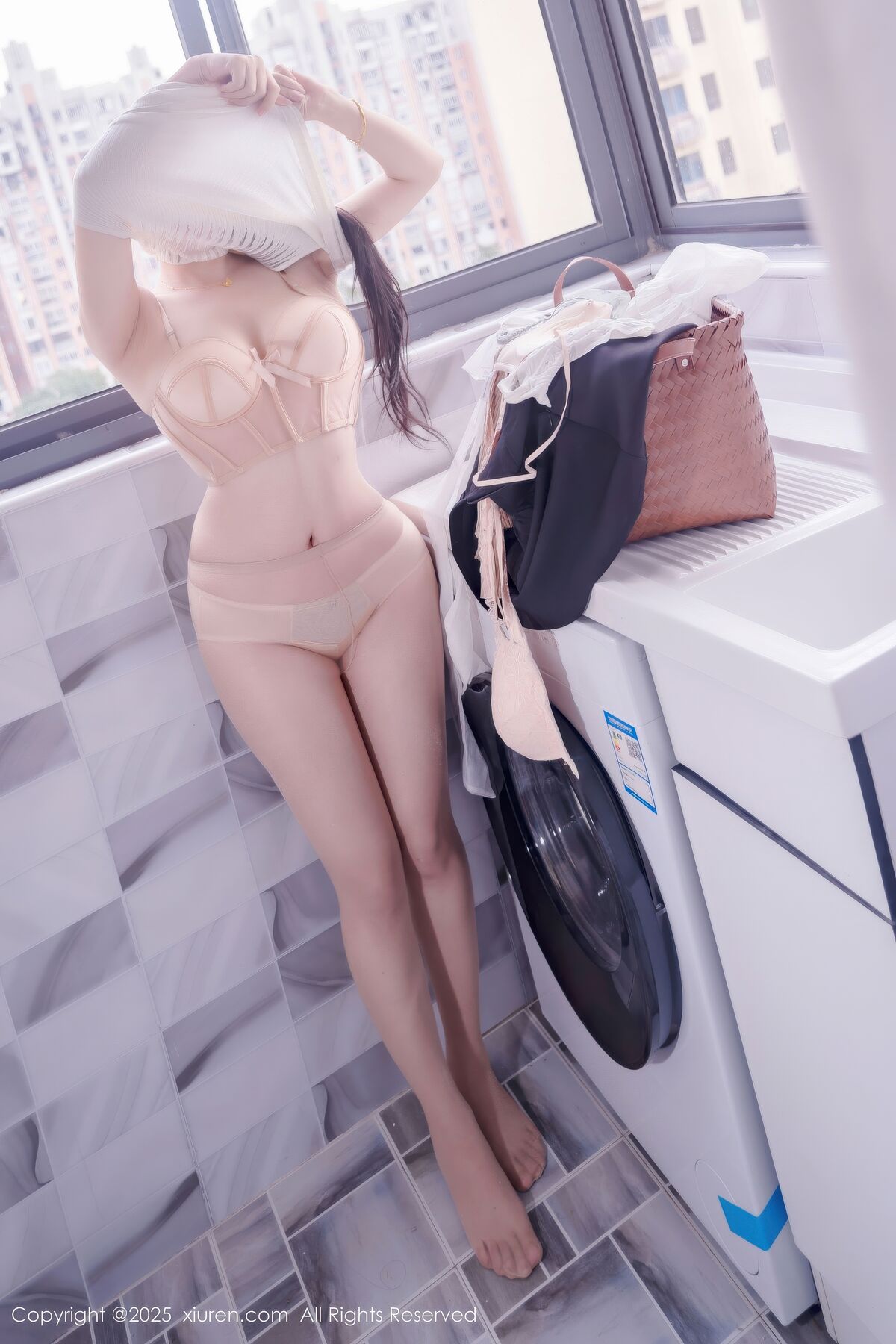 XiuRen秀人网 No.11010 Xi Xi Ai Chi Cao Mei