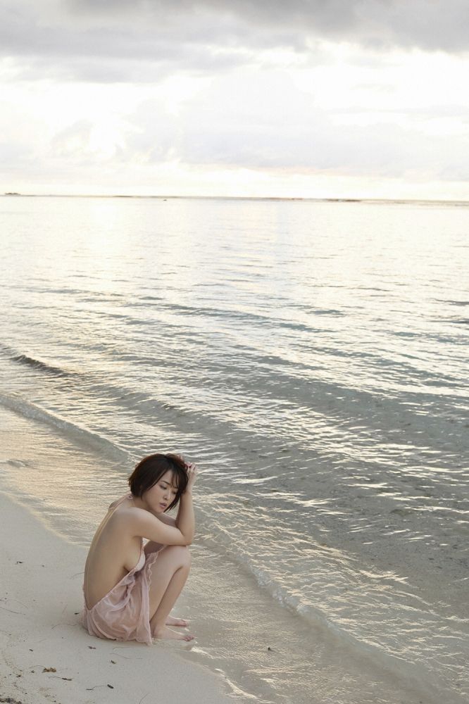 おしの沙羅 Gカップボインの水着グラビア画像！