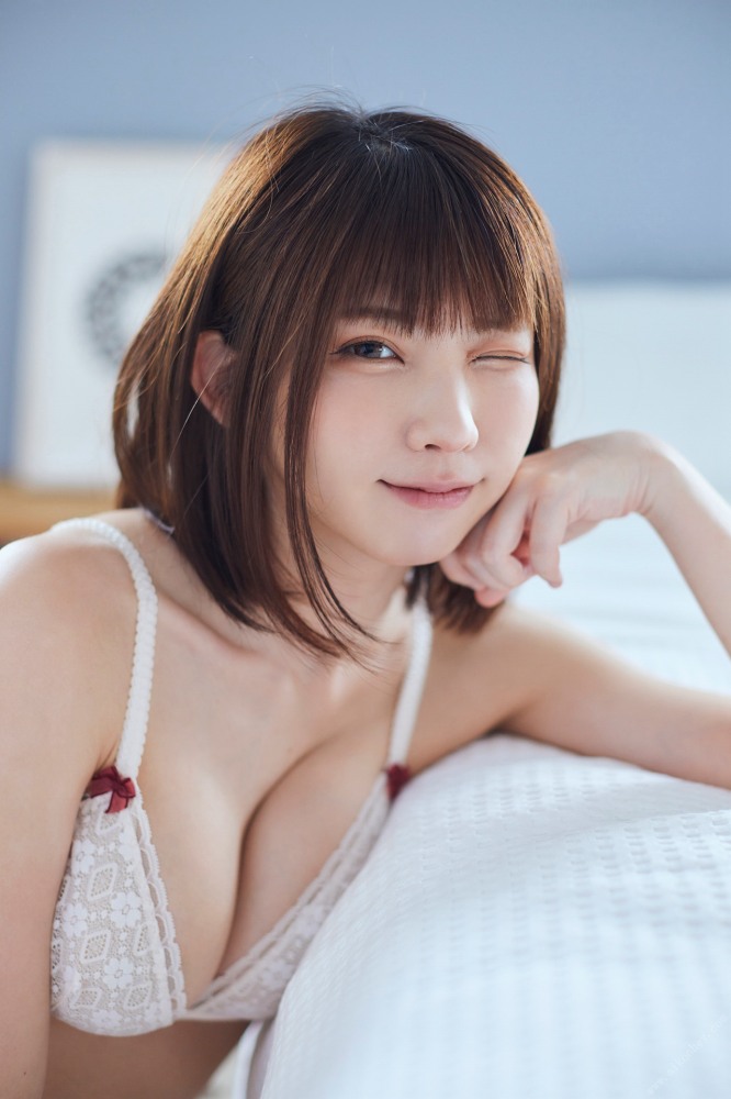 えなこ 過去のグラビア画像