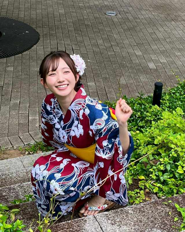 青山なぎさ 激かわな生脚＆タンクトップ画像！