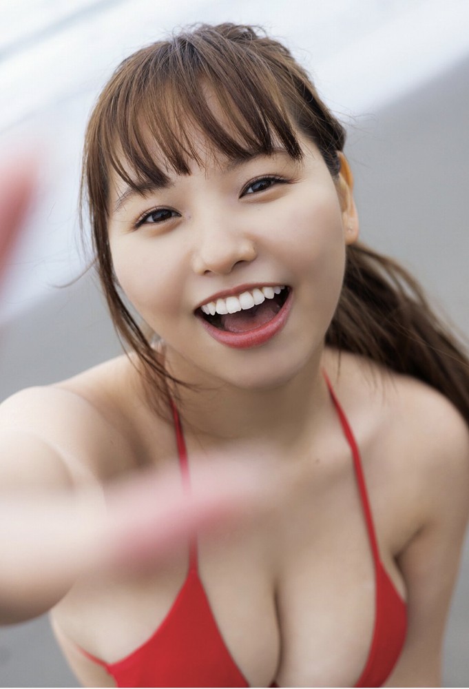 本郷柚巴 まぶしいボインの水着グラビア画像！