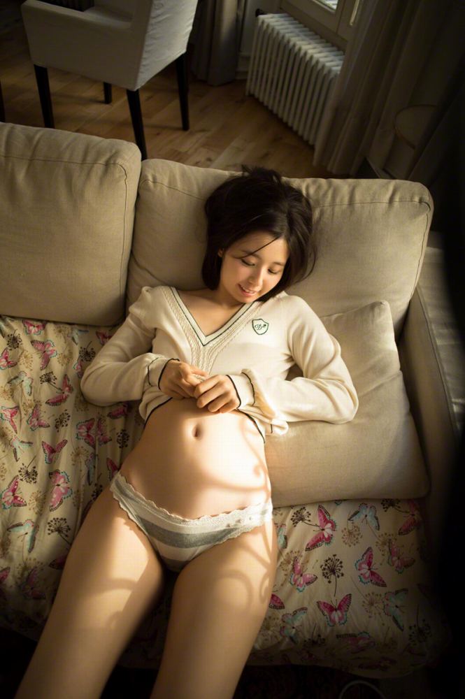 小池里奈 美尻でキュートな水着グラビア画像！