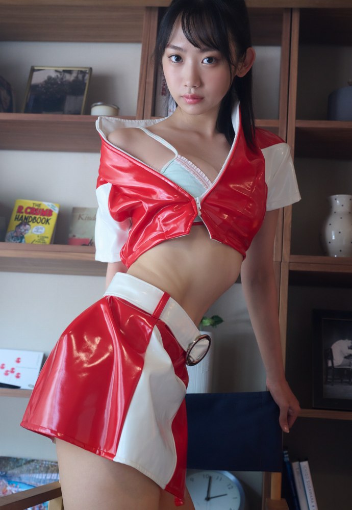 相沢菜々子 スタイル抜群な水着グラビア画像！