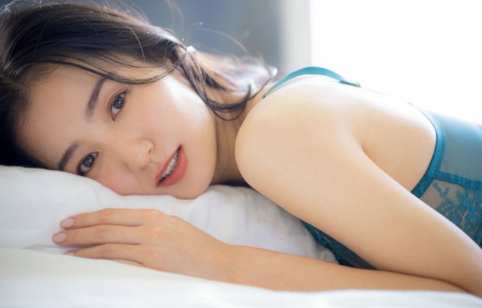 高田里穂 スタイル抜群な水着グラビア画像！