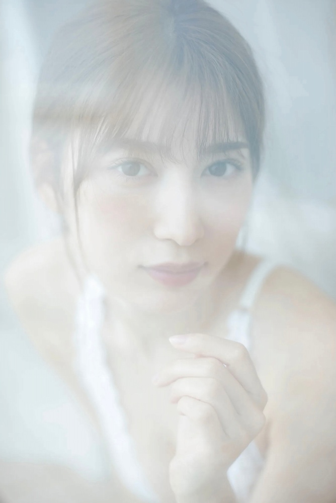 雪平莉左 グラマラス美女の水着グラビア画像！