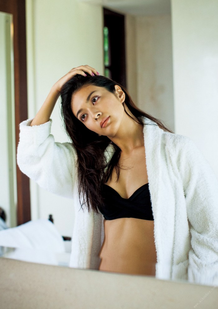 田中道子 スタイルが凄い水着グラビア画像！