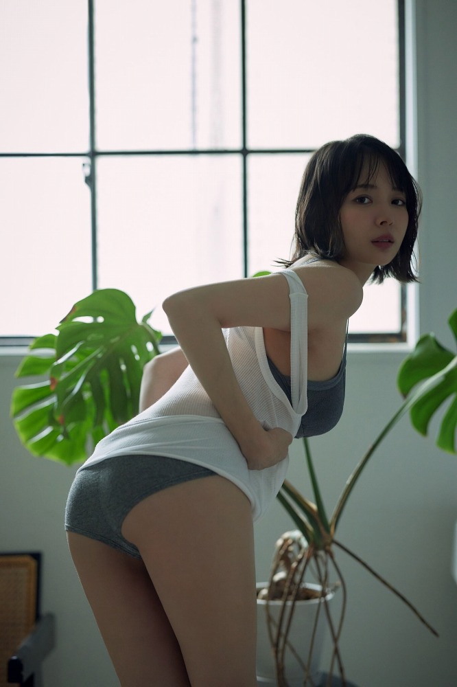 岡田紗佳 ぷるぷるGカップ水着グラビア画像！