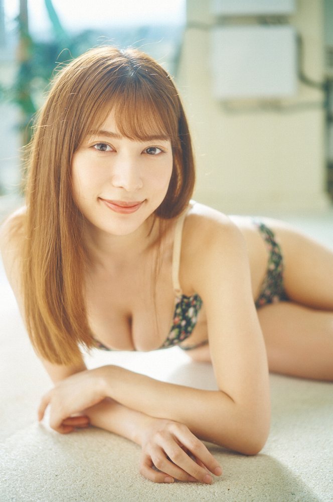 雪平莉左 グラマラス美女の水着グラビア画像！