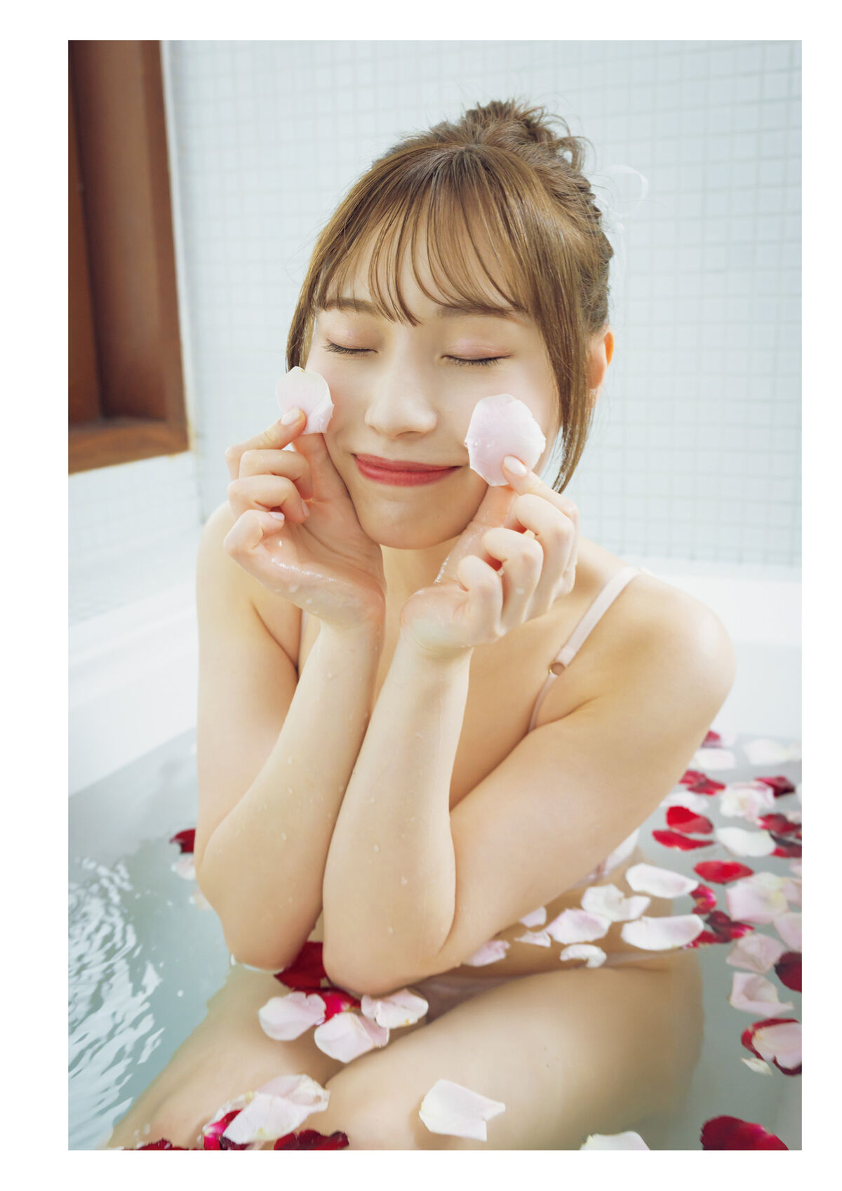 Saaya Kawagoe 川越紗彩 - 2025.10.24 川越紗彩１st写真集 なんとかなるなる 電子特典付き Part01