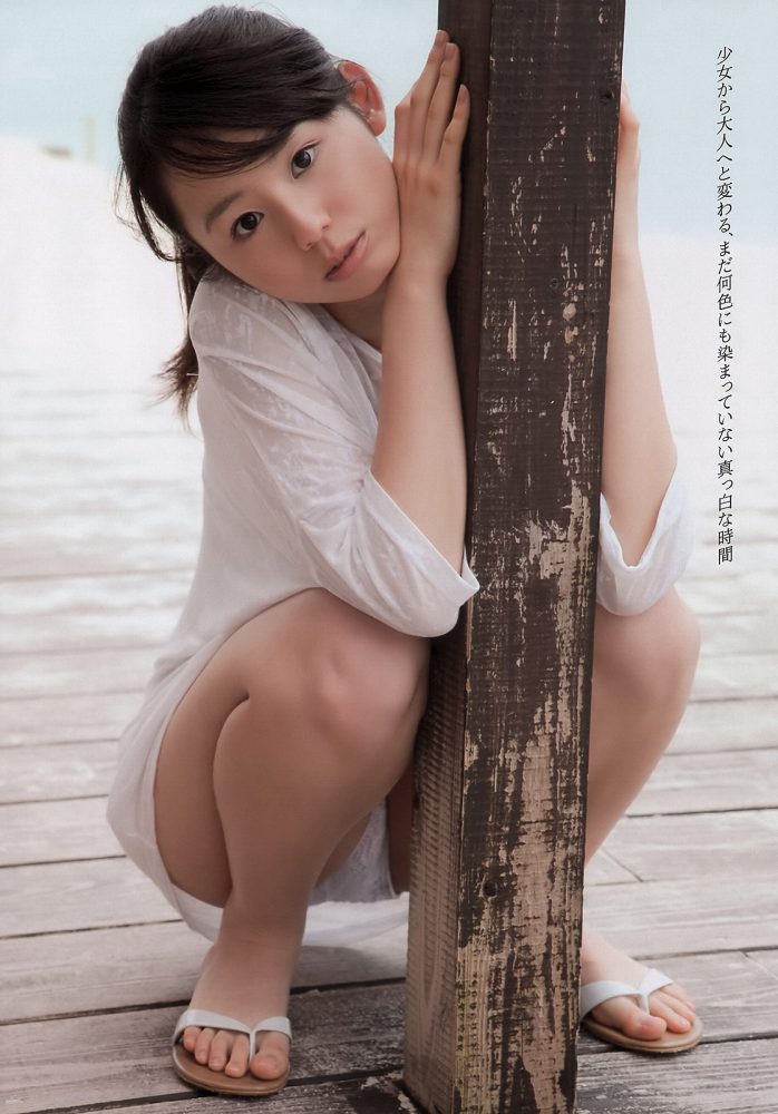 小池里奈 美尻でキュートな水着グラビア画像！