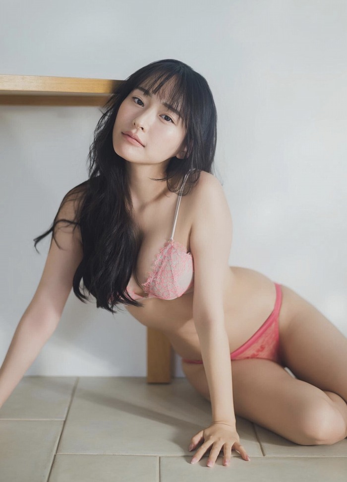 高崎かなみ 鬼かわな水着＆ランジェリー画像！