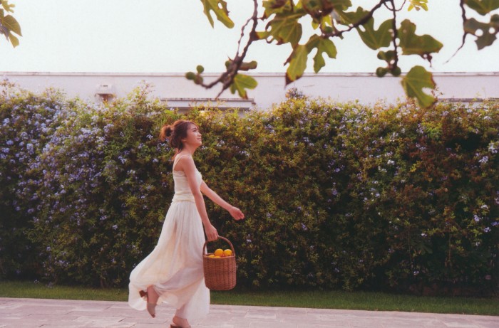 秋元真夏 激かわな水着・ランジェリー画像！