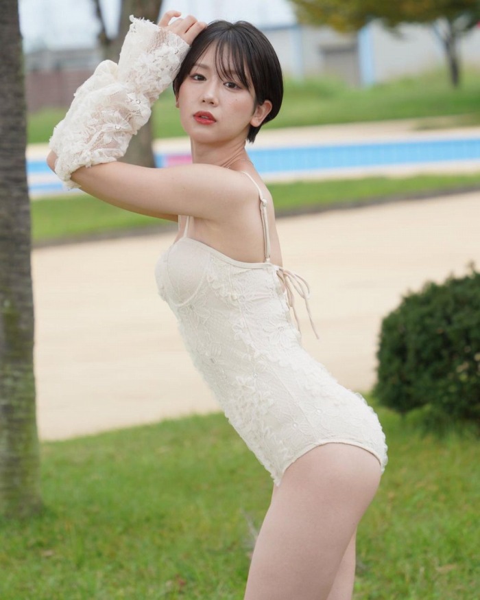 あらた唯 スタイル抜群の水着グラビア画像！