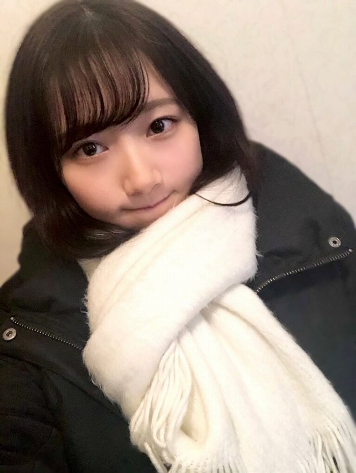 青山なぎさ 激かわな生脚＆タンクトップ画像！