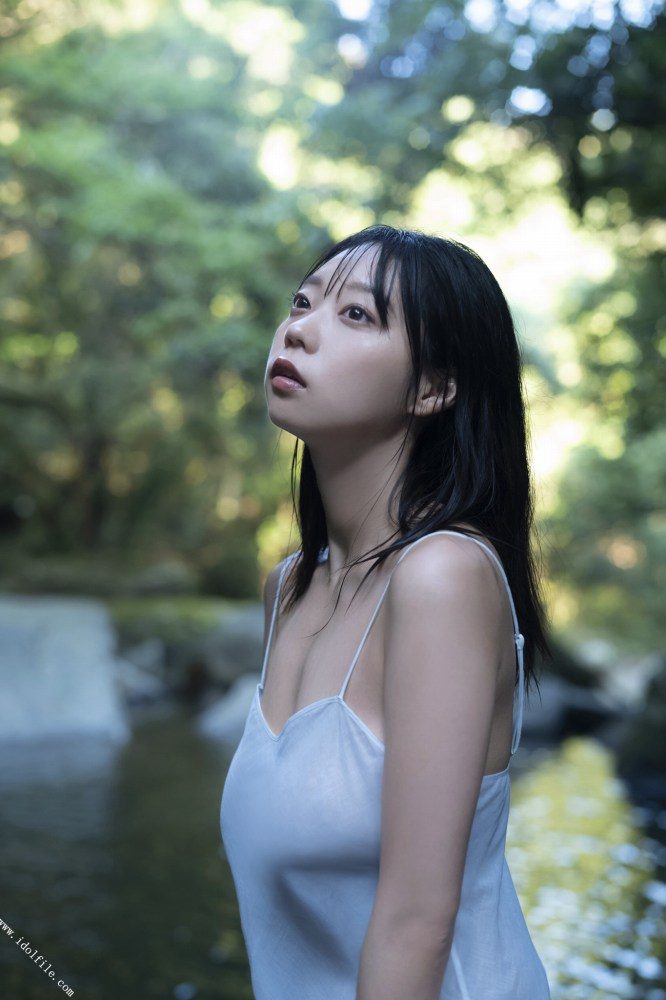 青山ひかる Iカップヌード＆水着グラビア画像！