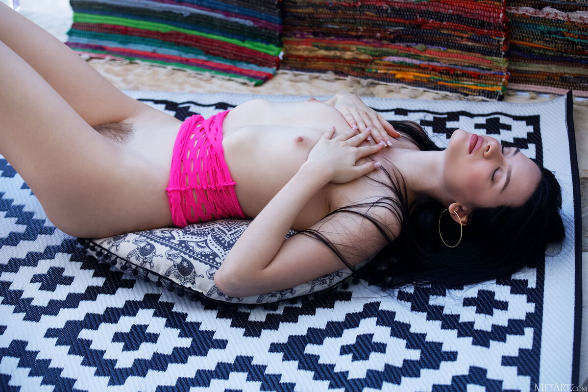 MetArt Ariana Mun - Presenting Ariana Mun Part01