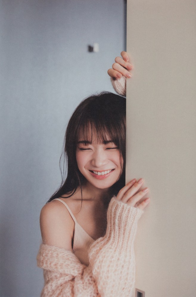 秋元真夏 激かわな水着・ランジェリー画像！