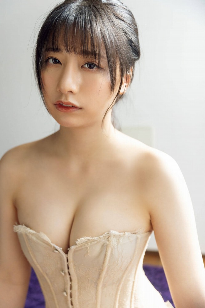 鈴木優香 ちょっと脱ぎすぎ水着グラビア画像！