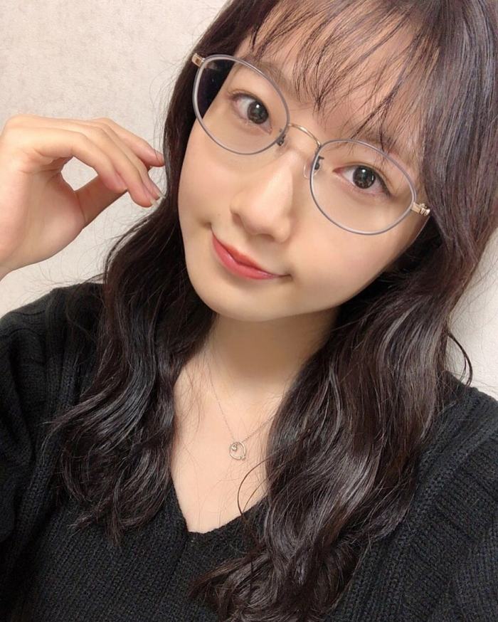 青山なぎさ 激かわな生脚＆タンクトップ画像！