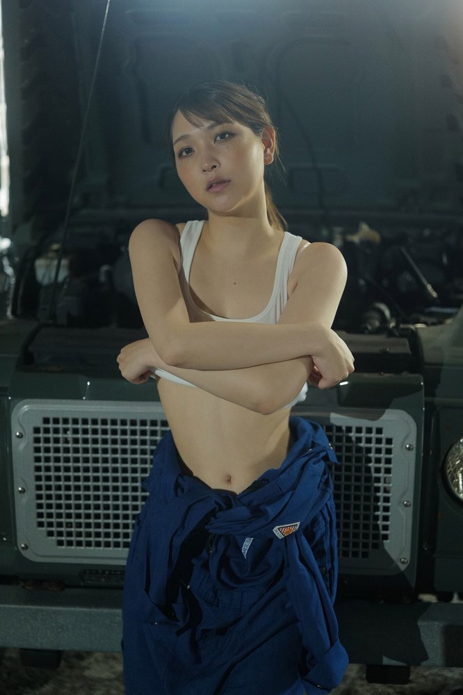 あまつまりな 脱ぎすぎ水着＆下着グラビア画像！