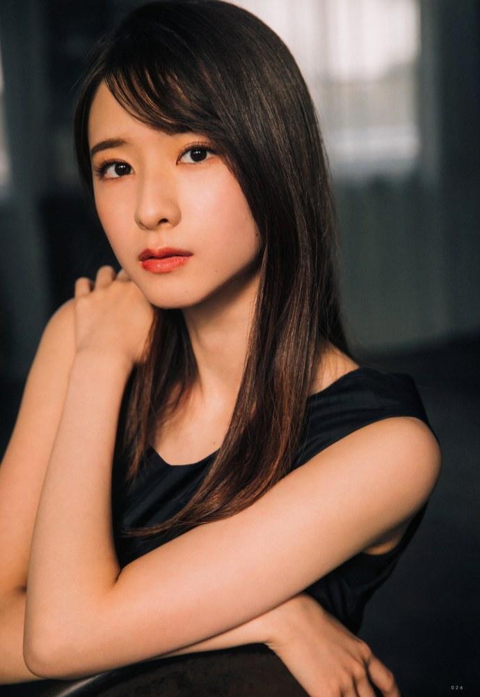 菅原咲月 すべすべ美脚の激かわグラビア画像！